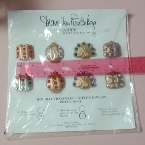 Vintage Diane Von Furstenberg Holiday Treasures Button Covers New Dead stock - Picture 2 of 6